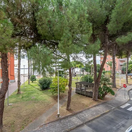 Bilocale Fronte Mare E Parcheggio Privato Apartman *