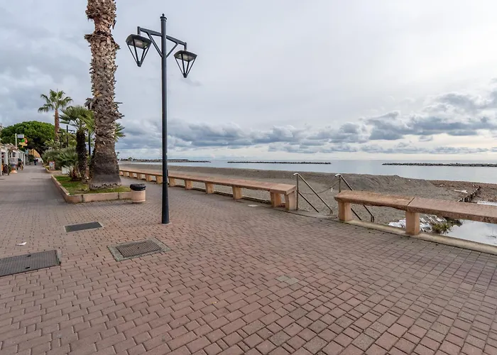 Bilocale Fronte Mare E Parcheggio Privato Lägenhet *